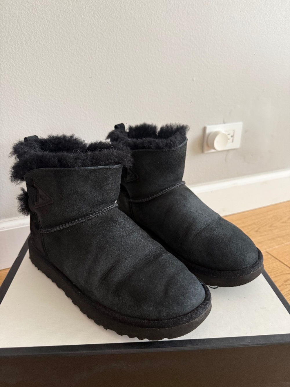 UGG mini Bailey flex sheepskin size 8